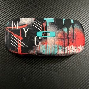 OAKLEY NYC SQUARE O HARDCASE FOR SUNGLASSES